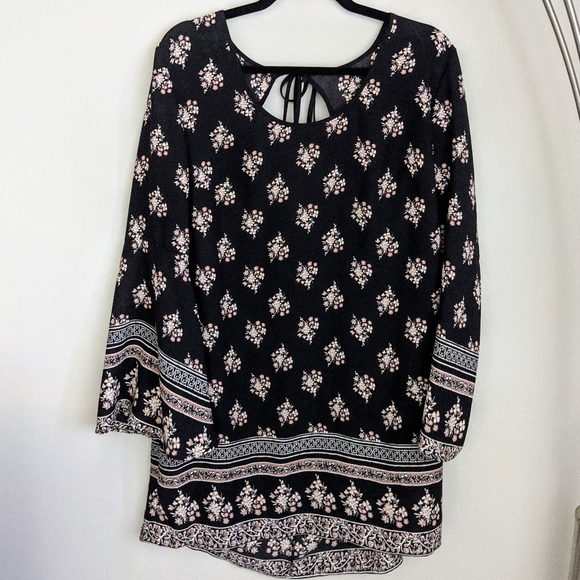 Xhilaration Dresses & Skirts - Xhilaration Black Floral Dress